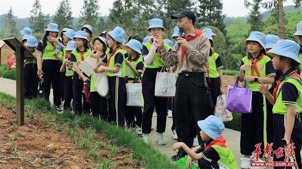 会同：童心爱非遗 走进神农本草园