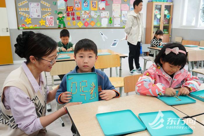 带娃走进“家门口的学校”，上海千余所中小学开展“校园开放日”