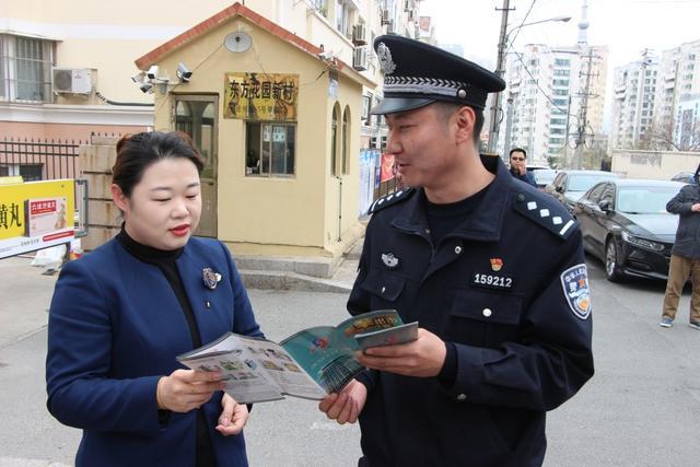 打击网络谣言 净化网络环境地铁分局地铁大厦站派出所走进社区、学校开展普法宣讲活动