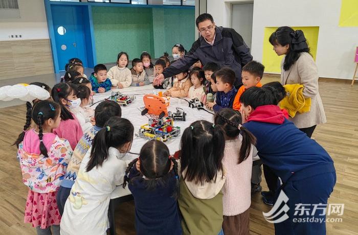带娃走进“家门口的学校”，上海千余所中小学开展“校园开放日”