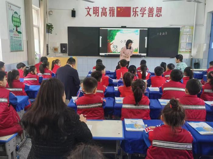 梁园区凯旋路第二小学开展数学学科组听评课活动