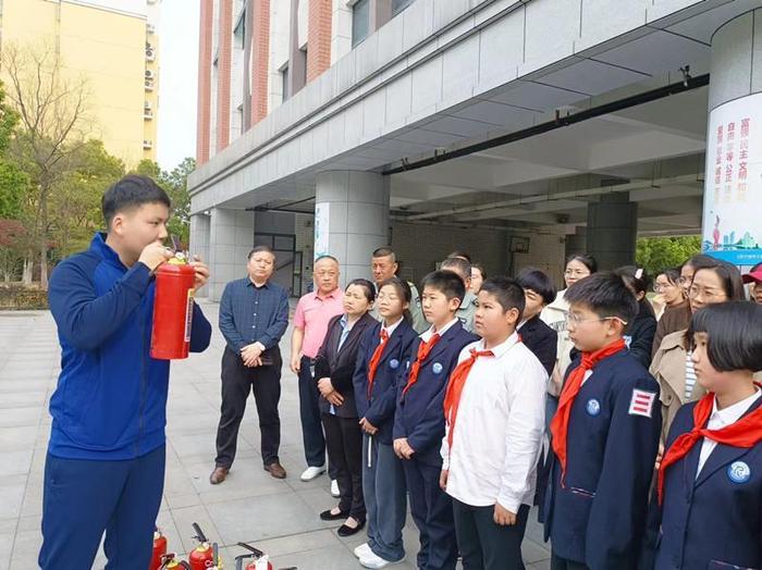 合肥市六安路小学荣城花园分校开展消防安全活动师生共筑安全防线