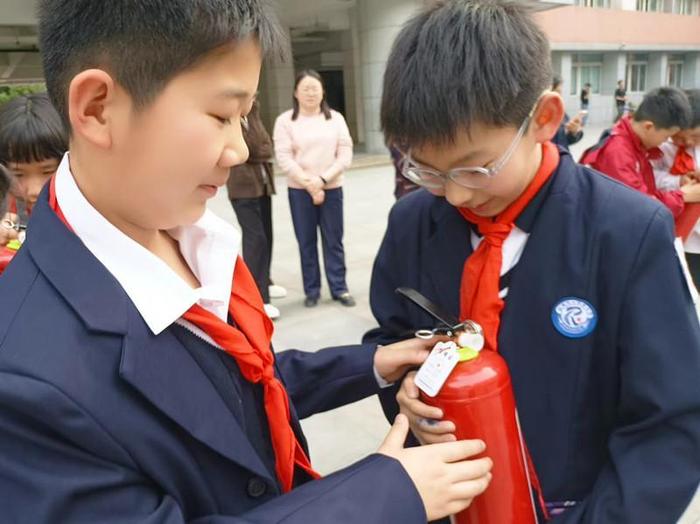 合肥市六安路小学荣城花园分校开展消防安全活动师生共筑安全防线