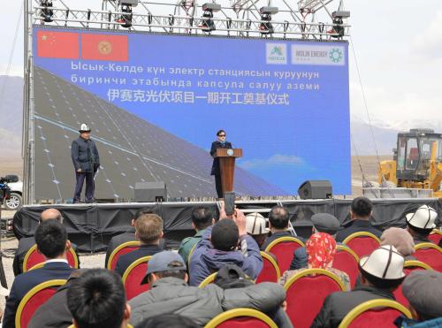 驻吉尔吉斯斯坦大使杜德文与吉总理阿·扎帕罗夫共同出席伊塞克湖光伏一期项目奠基仪式