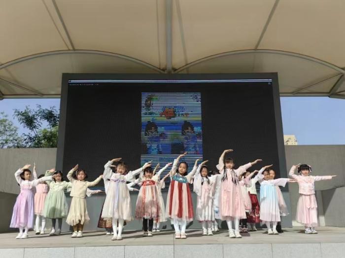 好雨知时节 当春乃发生——石家庄市草场街小学盛世校区举行谷雨节气主题升旗仪式