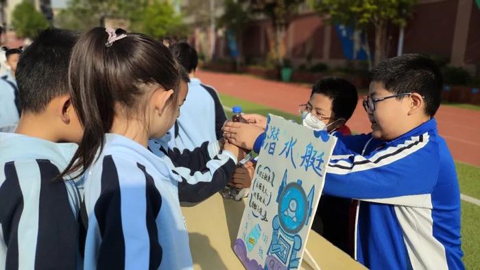 西安市莲湖区星火路小学举行“科技之春”宣传月活动