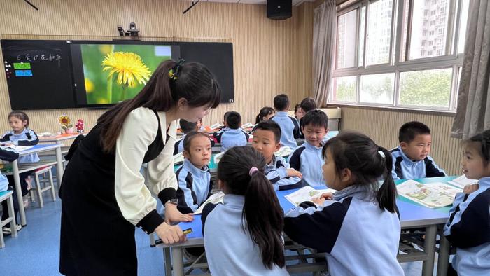 莲湖区星火路小学开展道德与法治学科中心教研组大教研活动