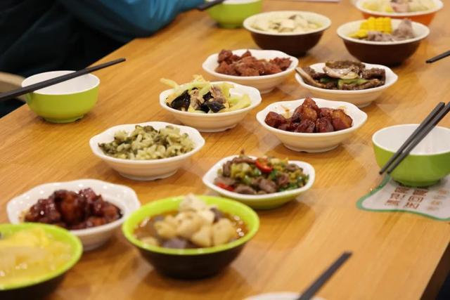 7.5折！闵行这家社区食堂推出就餐优惠和错峰服务，覆盖人群包括