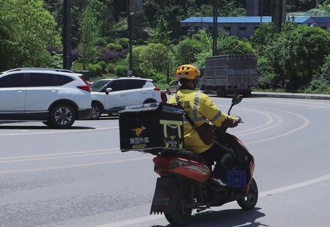 一台近60万，贵过BBA的两轮车，究竟是谁在买？