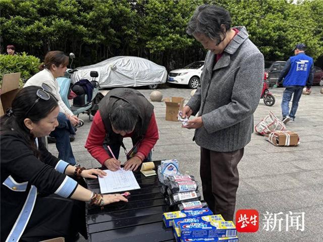 垃圾分类有妙招，社区开展旧物置换活动