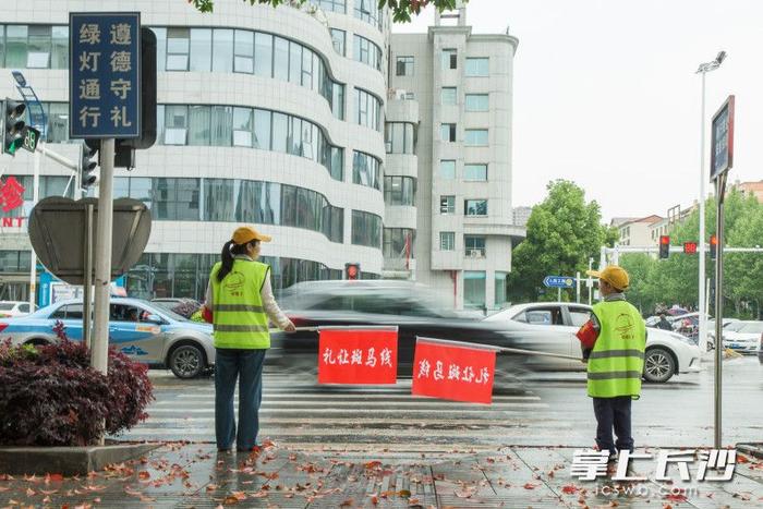 摄影师跟拍社区“片长”的日常一天