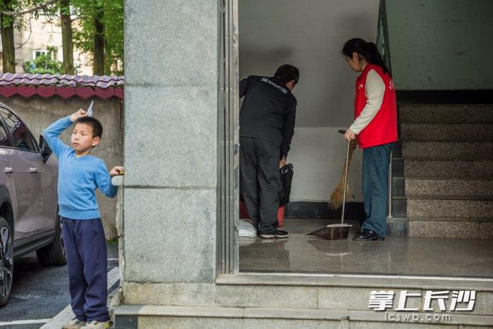 摄影师跟拍社区“片长”的日常一天