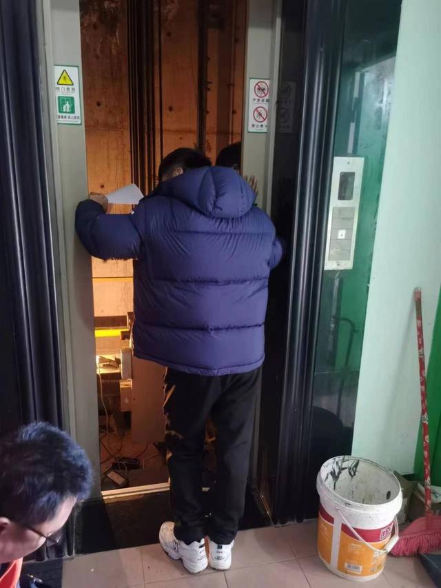 一口气更换5台老旧电梯，松江这个小区是如何做到的？