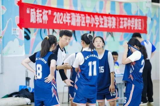 灞桥区东城二小红旗分校女子、男子篮球队在2024年全区中小学生篮球赛中双双获奖