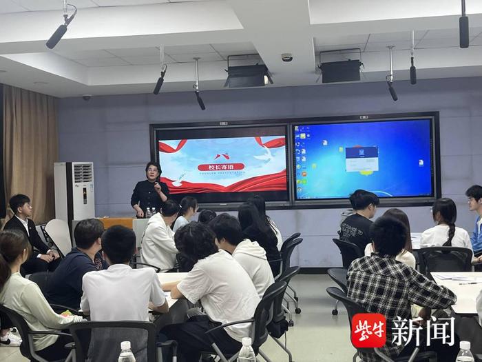 进班会，话前途，江苏大学校长畅谈“专业理想”