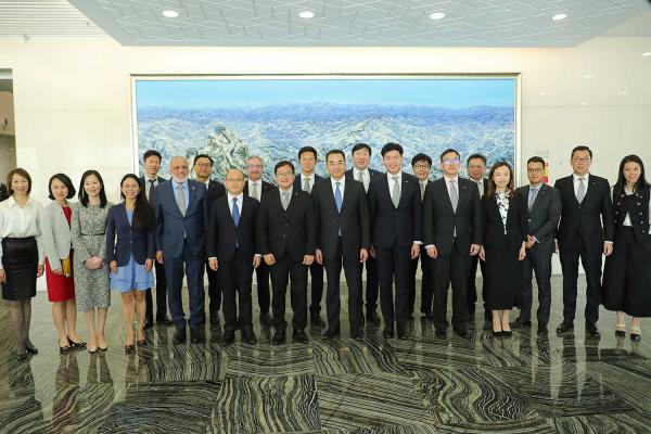 外交部条法司司长马新民会见香港律师会访京团