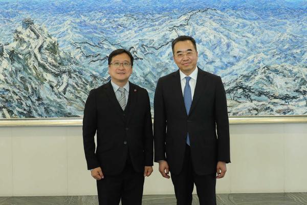 外交部条法司司长马新民会见香港律师会访京团