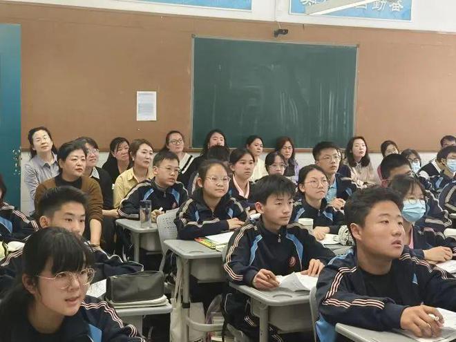 沣东第一学校初中数学老师莅临西安市第三十中学参观交流