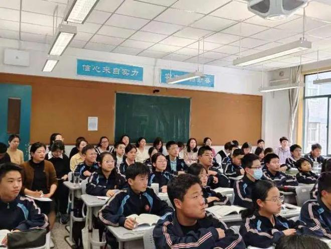 沣东第一学校初中数学老师莅临西安市第三十中学参观交流