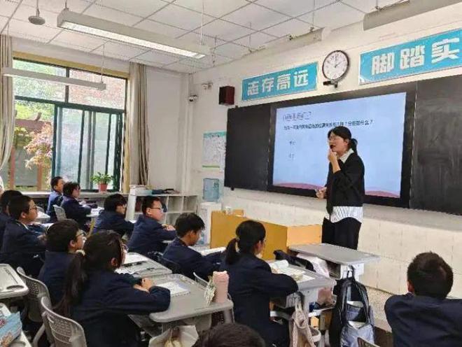 沣东第一学校初中数学老师莅临西安市第三十中学参观交流