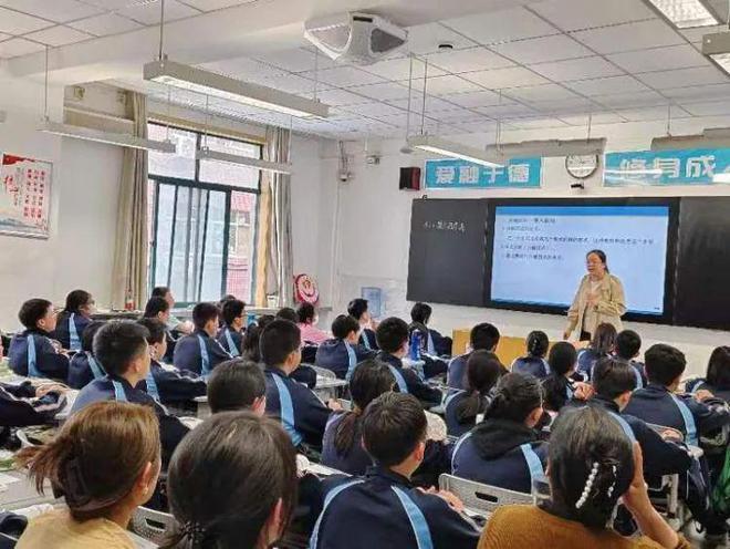 沣东第一学校初中数学老师莅临西安市第三十中学参观交流