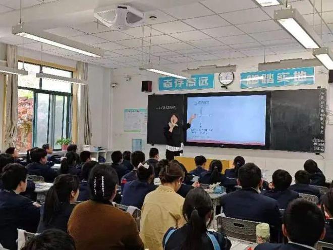 沣东第一学校初中数学老师莅临西安市第三十中学参观交流