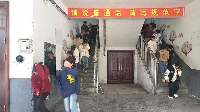 临泉县高塘镇中心学校举行2024年春季消防安全应急演练