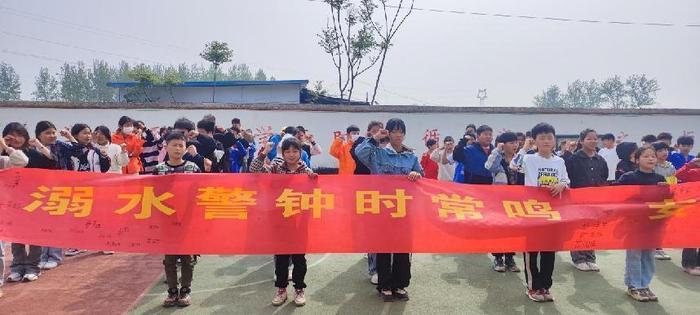 预防溺水 警钟长鸣——怀远县榴城镇苏集小学开展春季防溺水宣传活动