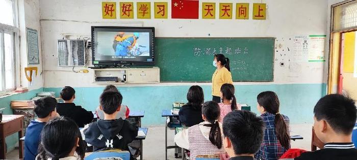 预防溺水 警钟长鸣——怀远县榴城镇苏集小学开展春季防溺水宣传活动