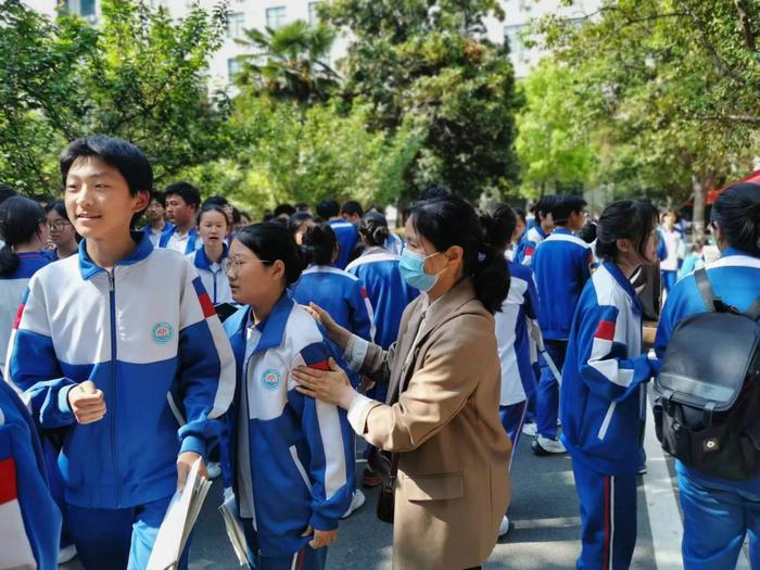 披坚执锐扬帆起，再踏征程凯歌还——郑州62中九年级学生参加2024理化生实验