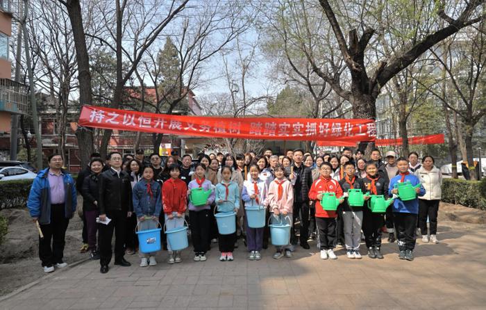 朝阳区和平街街道以开放共建理念打造 “百园千景万树花”