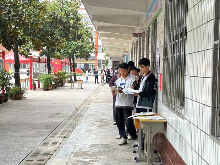 西峡县丹水二中组织理化生实验模拟考试