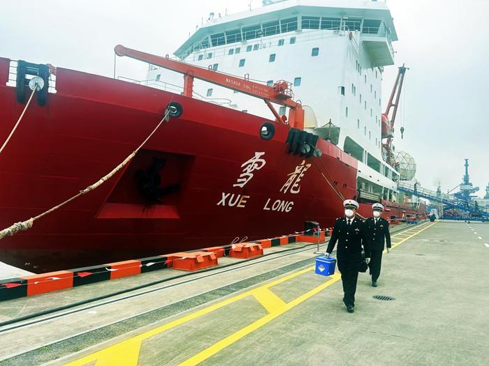 考察罗斯海、穿越咆哮带后，“雪龙”姊妹从最干净的南极返沪入境时经历了啥…