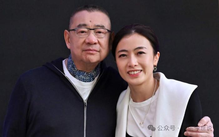 亲爹身家超千亿，比肩李嘉诚！他却不爱美女爱丑女，继承60亿还坐地铁上班？