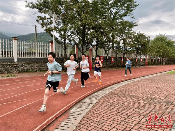 中村瑶族乡平乐学校开展中考体育模拟测试