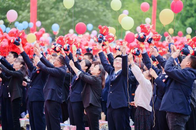 西安市第三中学“名校+”共同体隆重举行高2024届十八岁成人礼暨高考誓师大会