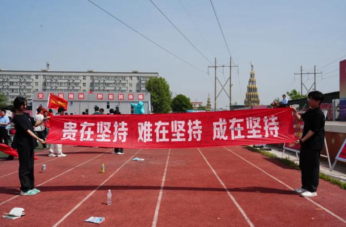 超燃!超励志!直击西安博雅艺术职业高中冲刺高考励志报告会!