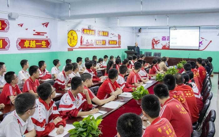 北京工业大学“优质生源基地”授牌仪式暨宣讲活动在衡水十三中举行