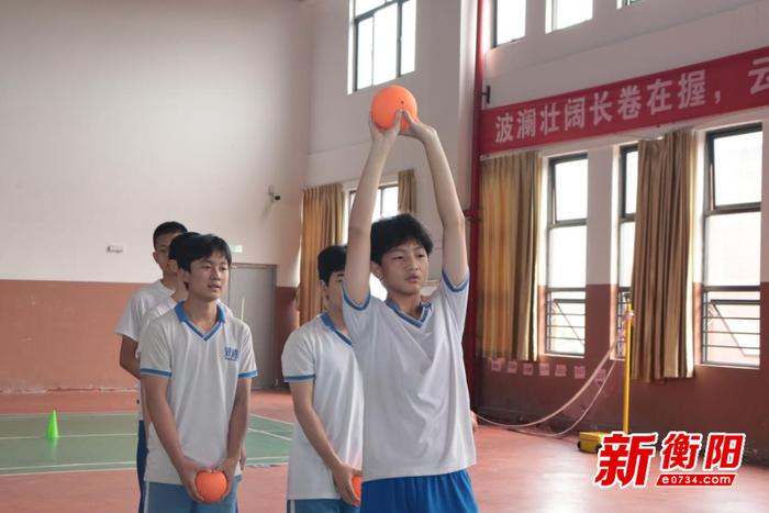 中考在即，衡阳市第十七中学举行体育中考全真模拟测试