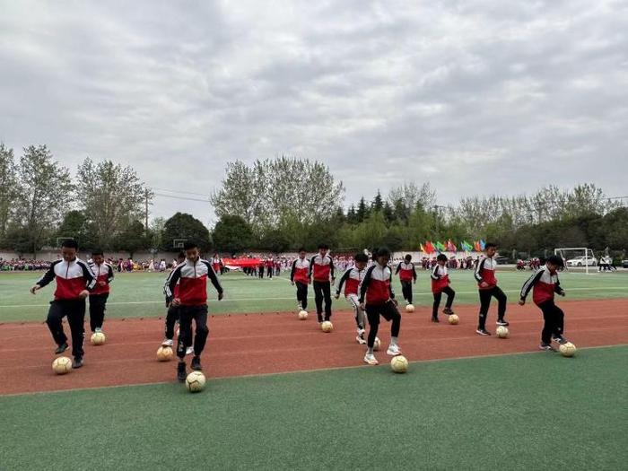 阳光运动展风采 英姿勃发筑未来 ——未央区徐寨小学第八届春季田径运动会