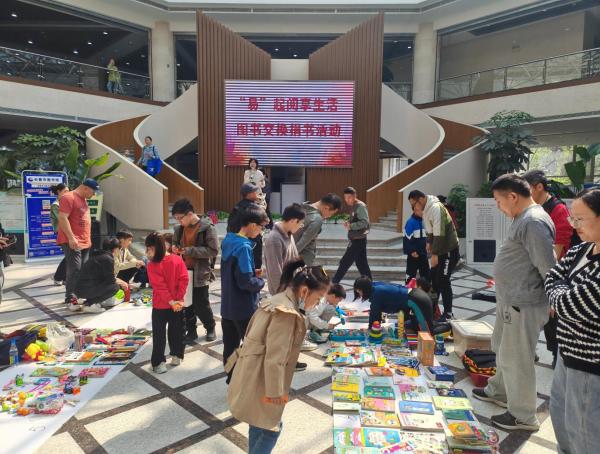 2000余册图书的漂流 图书交换捐书活动在长春市图书馆举行