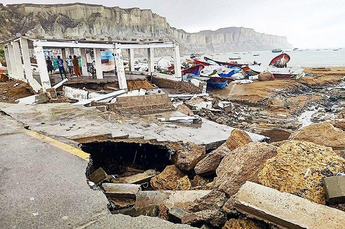 逃离家园，支起帐篷：巴基斯坦暴雨已致近百人死亡