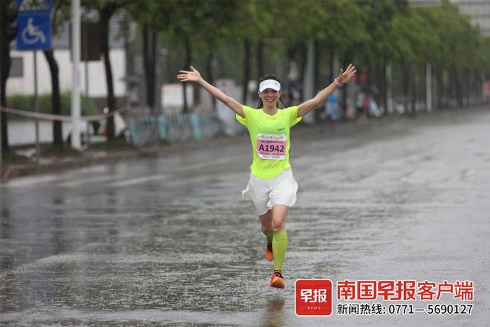 突发！电闪雷鸣，南宁女子半程马拉松赛熔断