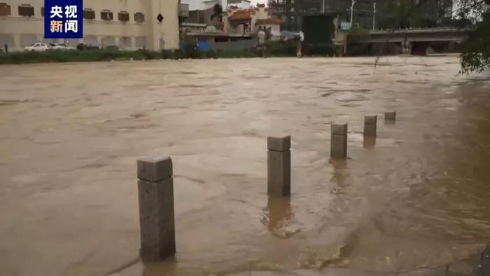 一地失联，消防车差点被洪水冲走……广东水文局：北江即将发生百年一遇洪水！最新预报：多地强降雨还会持续