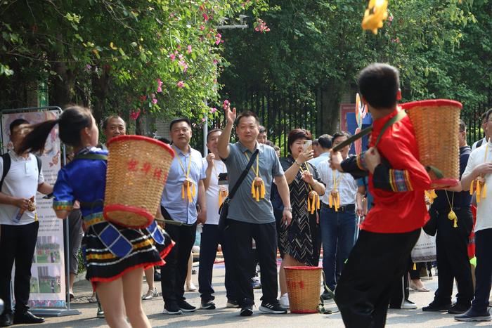 “全国小学优秀校长高级研究班”走进南宁市五象三小