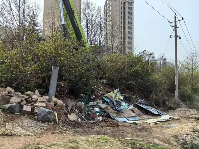 守护水清岸绿 青岛市崂山区沙子口执法中队对姜哥庄水库环境进行整治