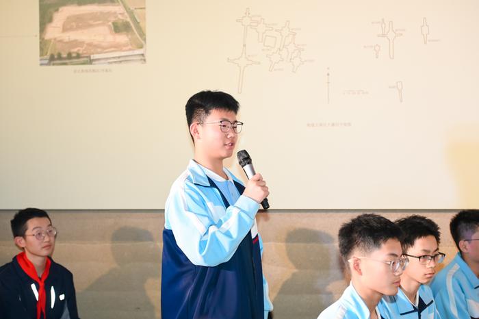 郑州市第四十四初级中学七年级参加“博物馆里品书香”活动