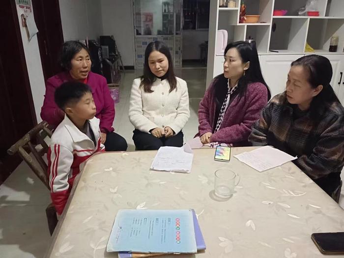 淅川县第一小学教育集团西簧校区：畅通家访渠道，落实“双减”政策