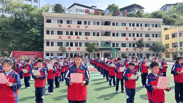 郧西县景阳乡中心小学：书香满校园 读书正当时