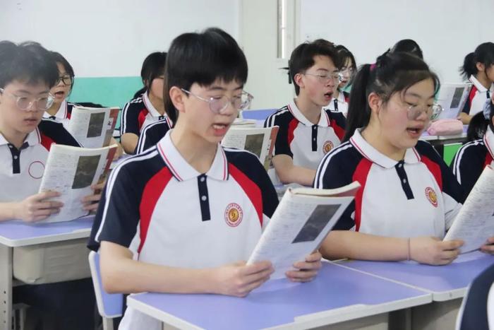 世界读书日 | 西安东方职业高级中学学子，读书正当时！